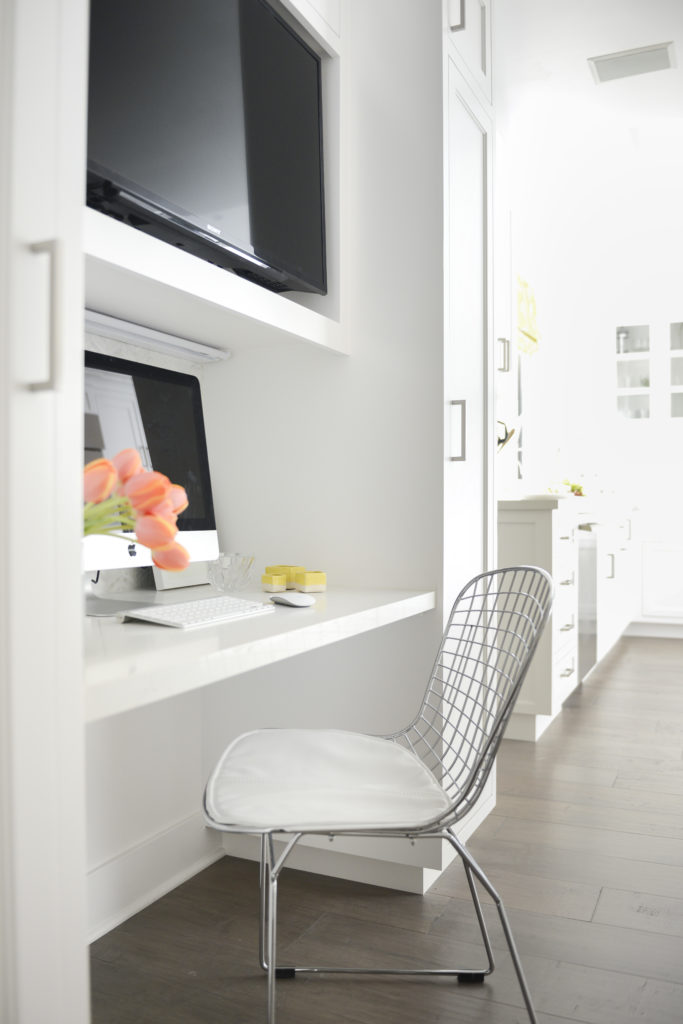 Four Point Design Build - PART CITY – PART COUNTRY – ALL CHIC – TOWNHOUSE REMODEL