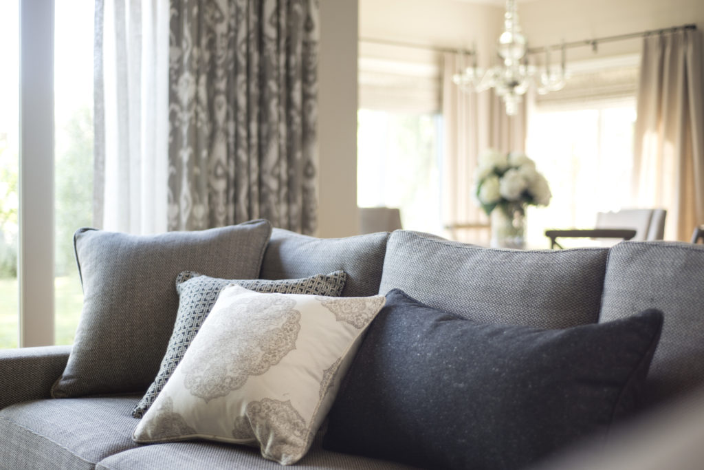 Four Point Design Build - A Traditional TRACT HOME GETS AN INTERIOR AND EXTERIOR MAKEOVER