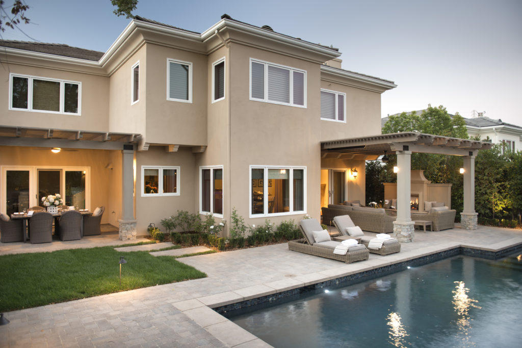 Four Point Design Build - A Traditional TRACT HOME GETS AN INTERIOR AND EXTERIOR MAKEOVER