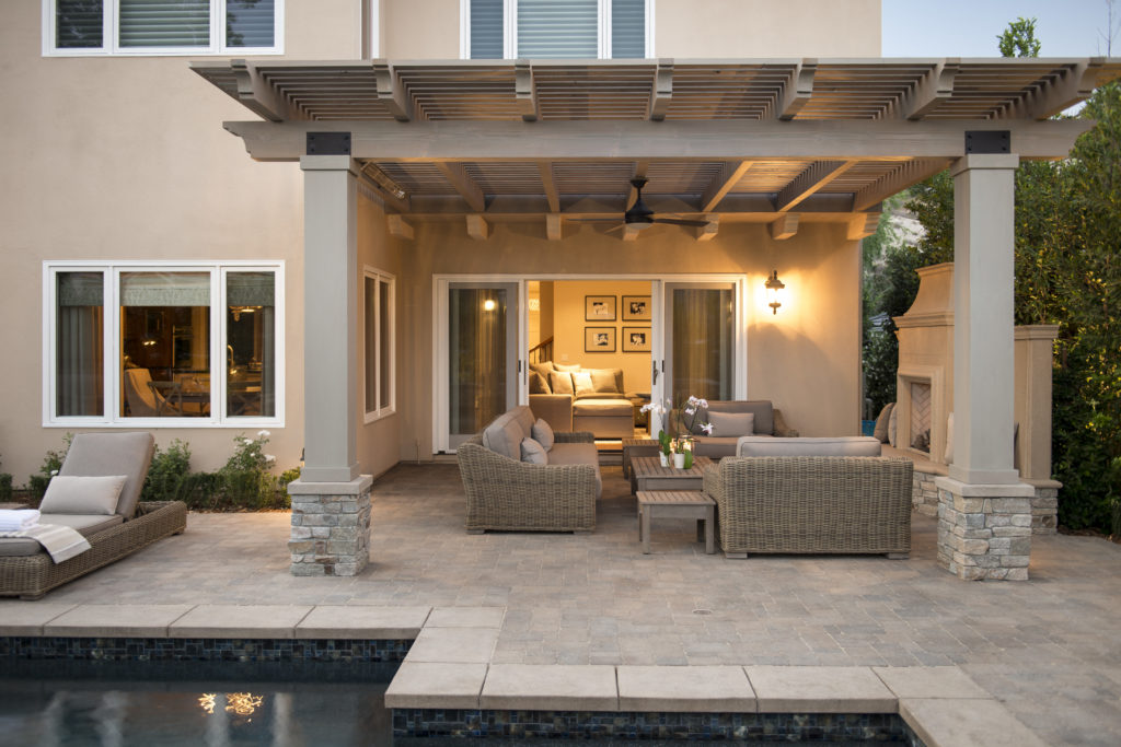 Four Point Design Build - A Traditional TRACT HOME GETS AN INTERIOR AND EXTERIOR MAKEOVER