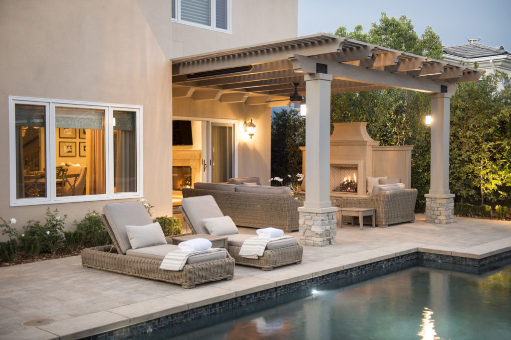 Four Point Design Build - A Traditional TRACT HOME GETS AN INTERIOR AND EXTERIOR MAKEOVER