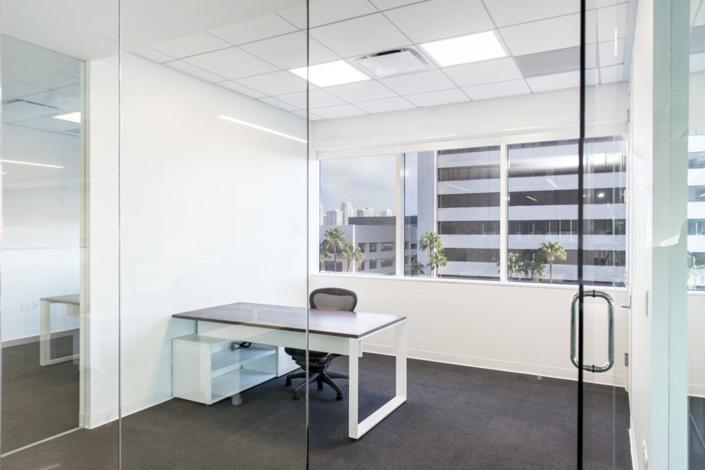 Four Point Design Build - Contemporary Executive Offices TENANT IMPROVEMENT