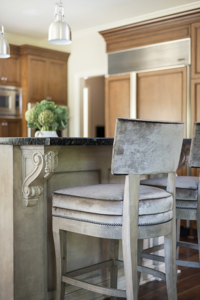Four Point Design Build - A Traditional TRACT HOME GETS AN INTERIOR AND EXTERIOR MAKEOVER