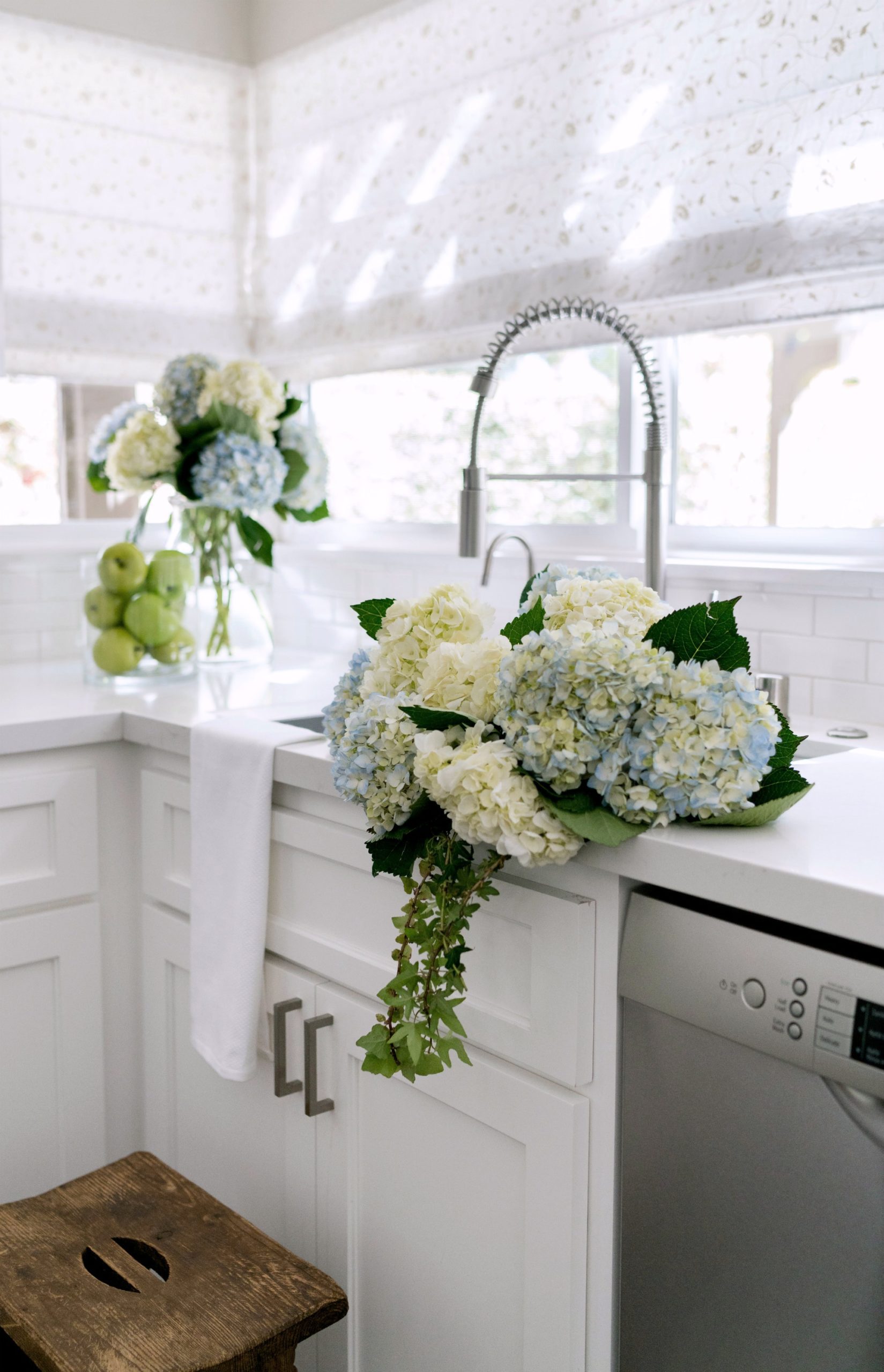 Four Point Design Build - TRADITIONAL KITCHEN REMODEL WITH MODERN SENSIBILITY
