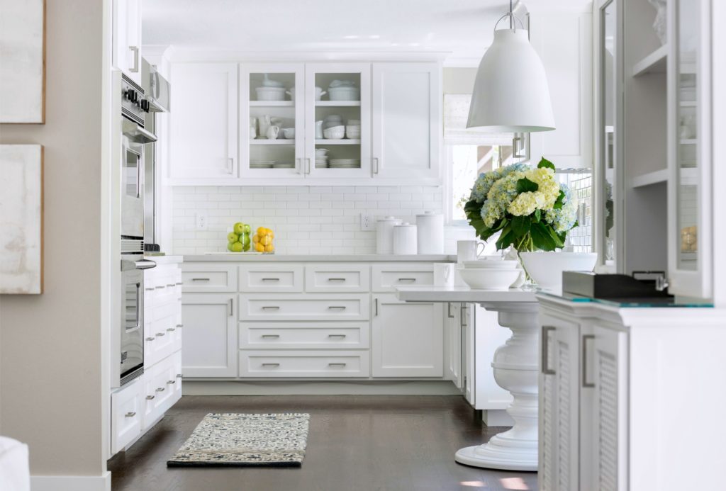 Four Point Design Build - TRADITIONAL KITCHEN REMODEL WITH MODERN SENSIBILITY