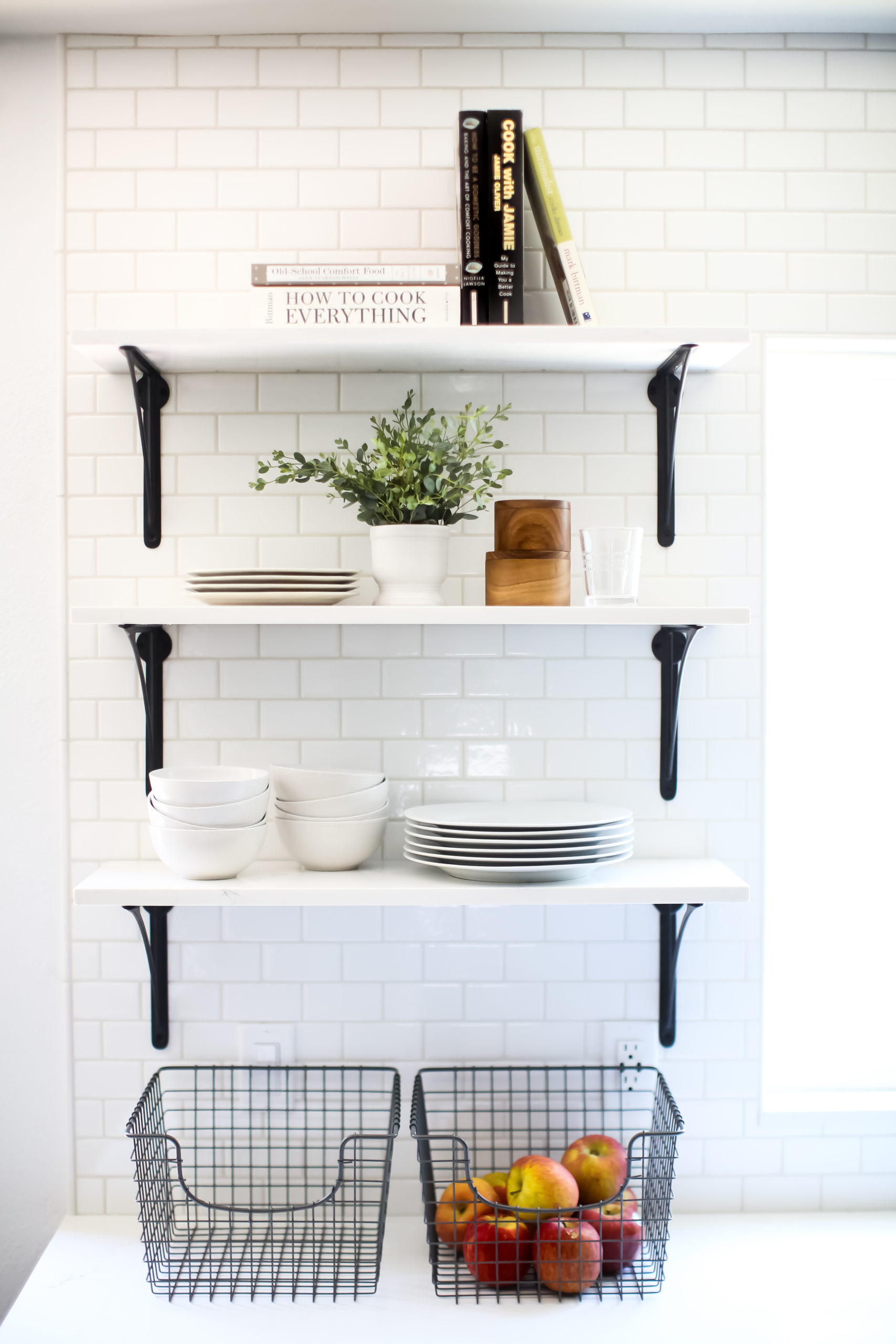 Four Point Design Build - MODERN FARMHOUSE BY THE BEACH