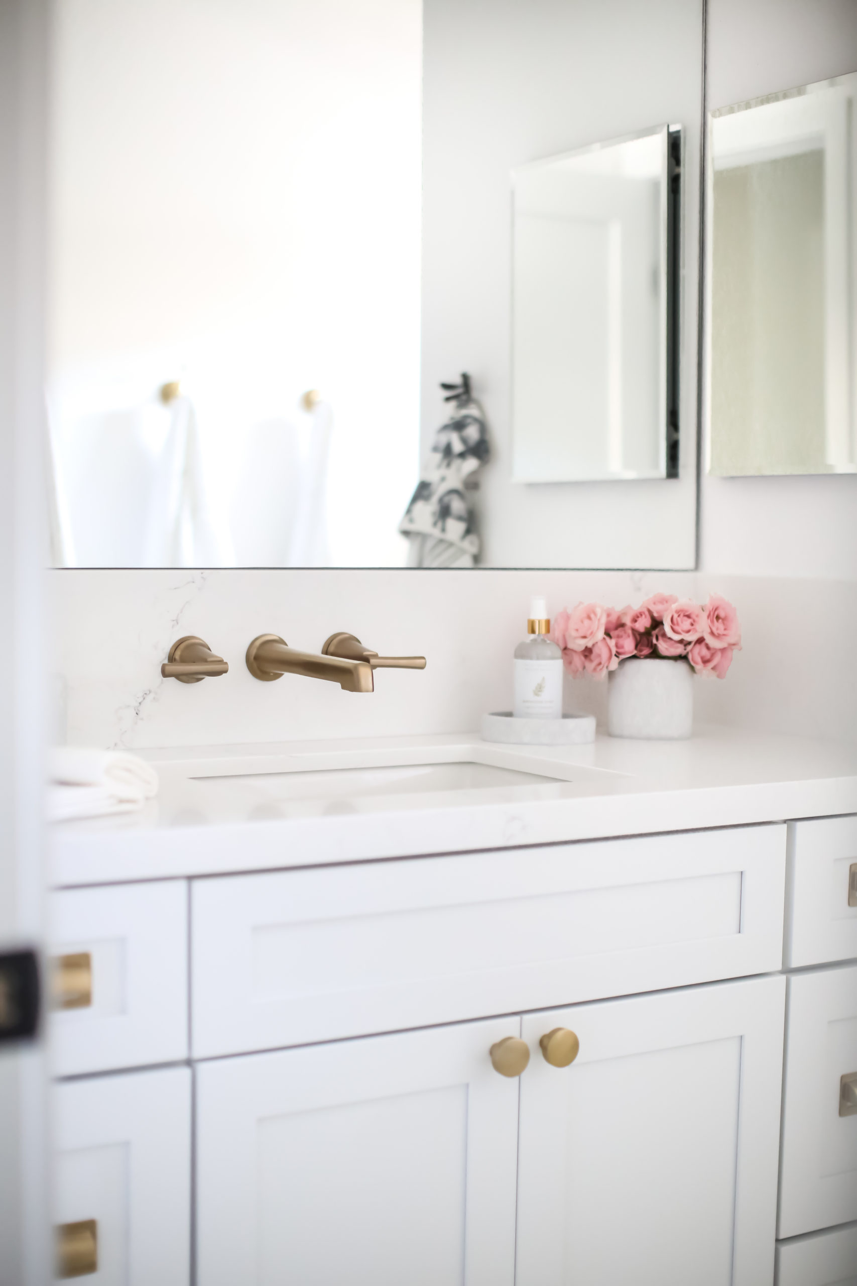 Four Point Design Build - WHIMSICAL MODERN KID’S BATH WITH A VINTAGE TWIST