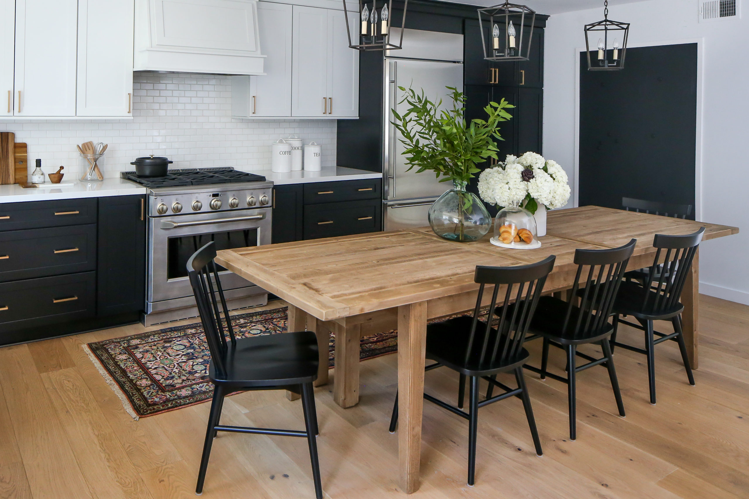 Four Point Design Build - MODERN FARMHOUSE BY THE BEACH