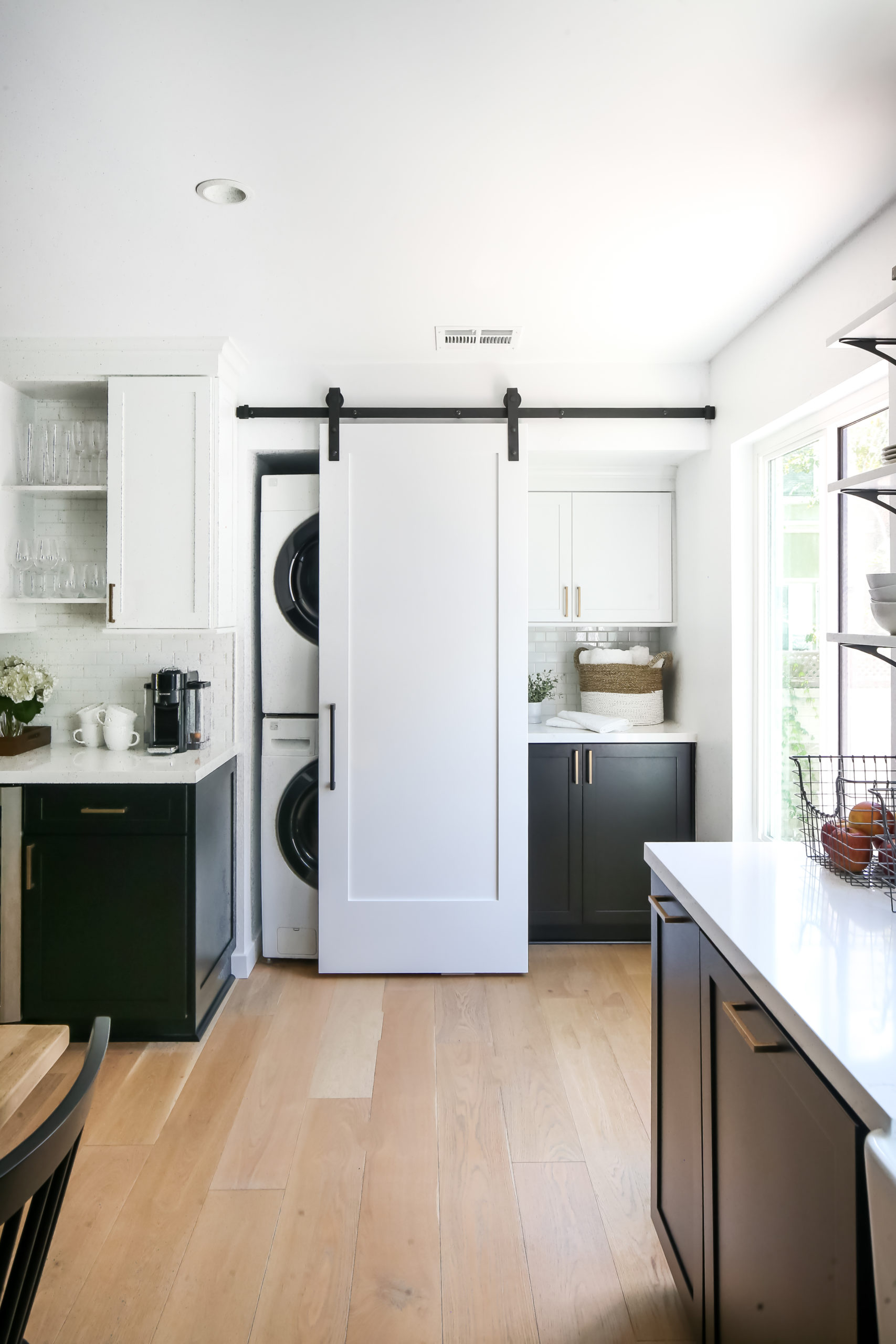 Four Point Design Build - MODERN FARMHOUSE BY THE BEACH
