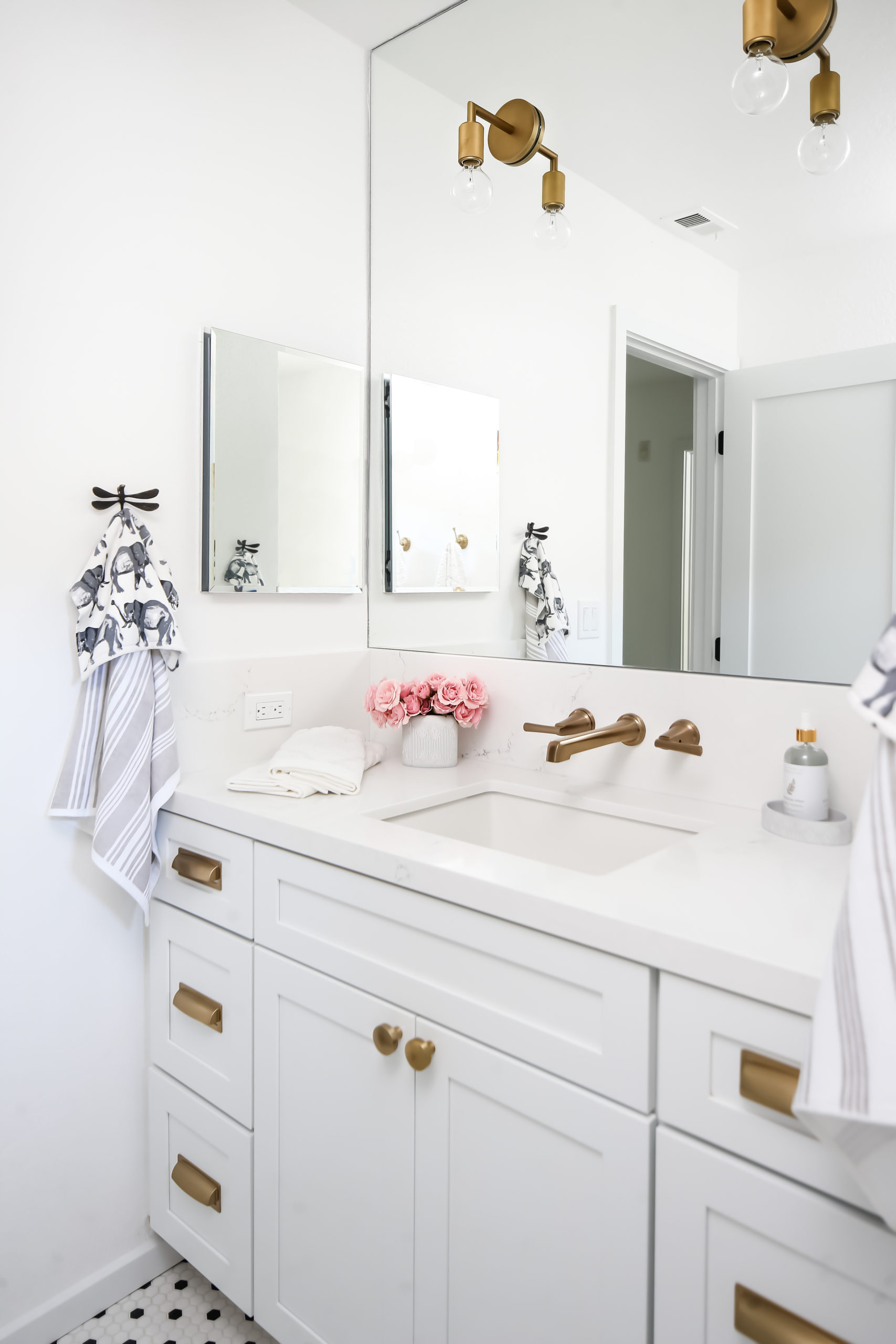 Four Point Design Build - WHIMSICAL MODERN KID’S BATH WITH A VINTAGE TWIST