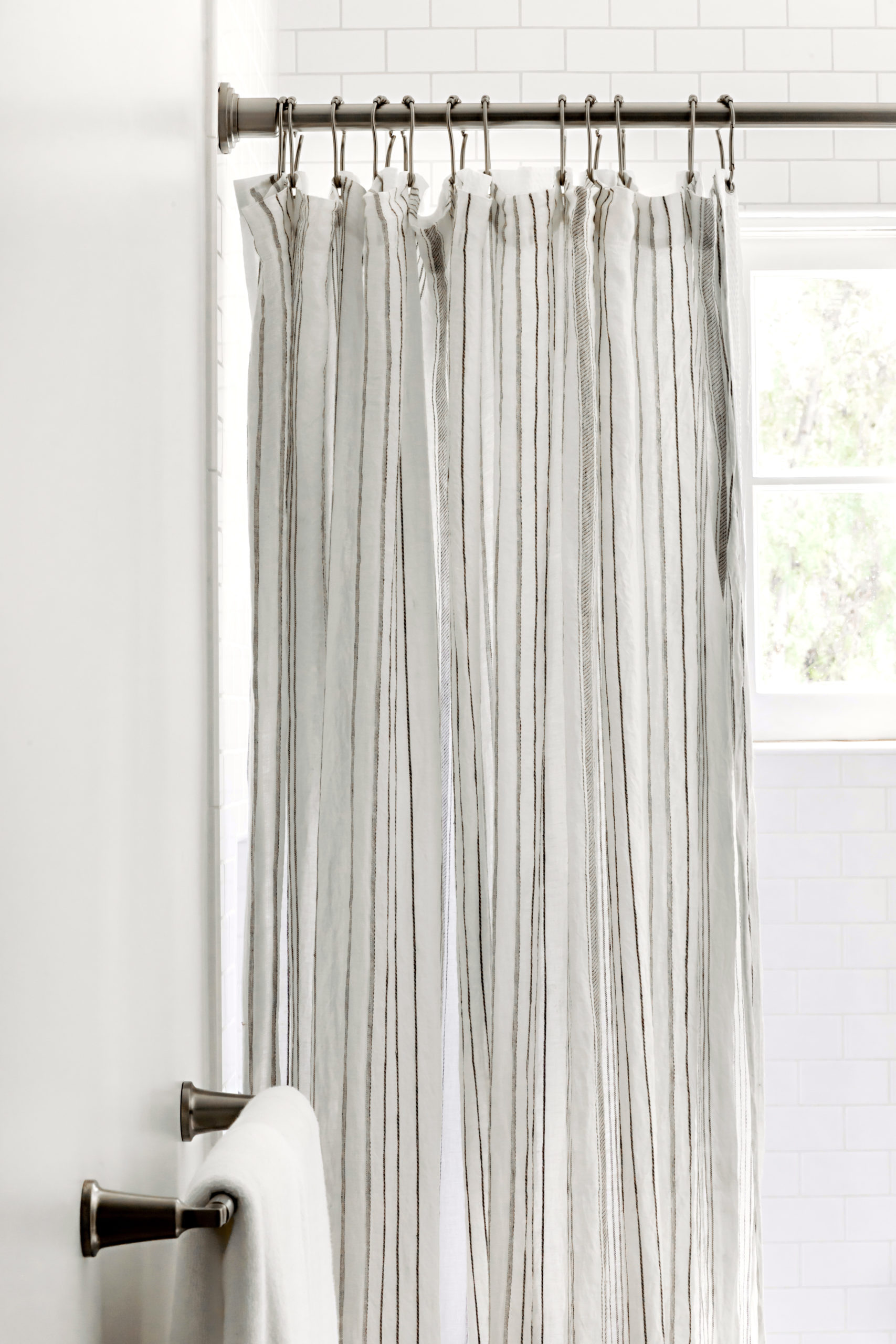 Four Point Design Build - NAPA CHIC MEETS HAMPTONS FARMHOUSE
