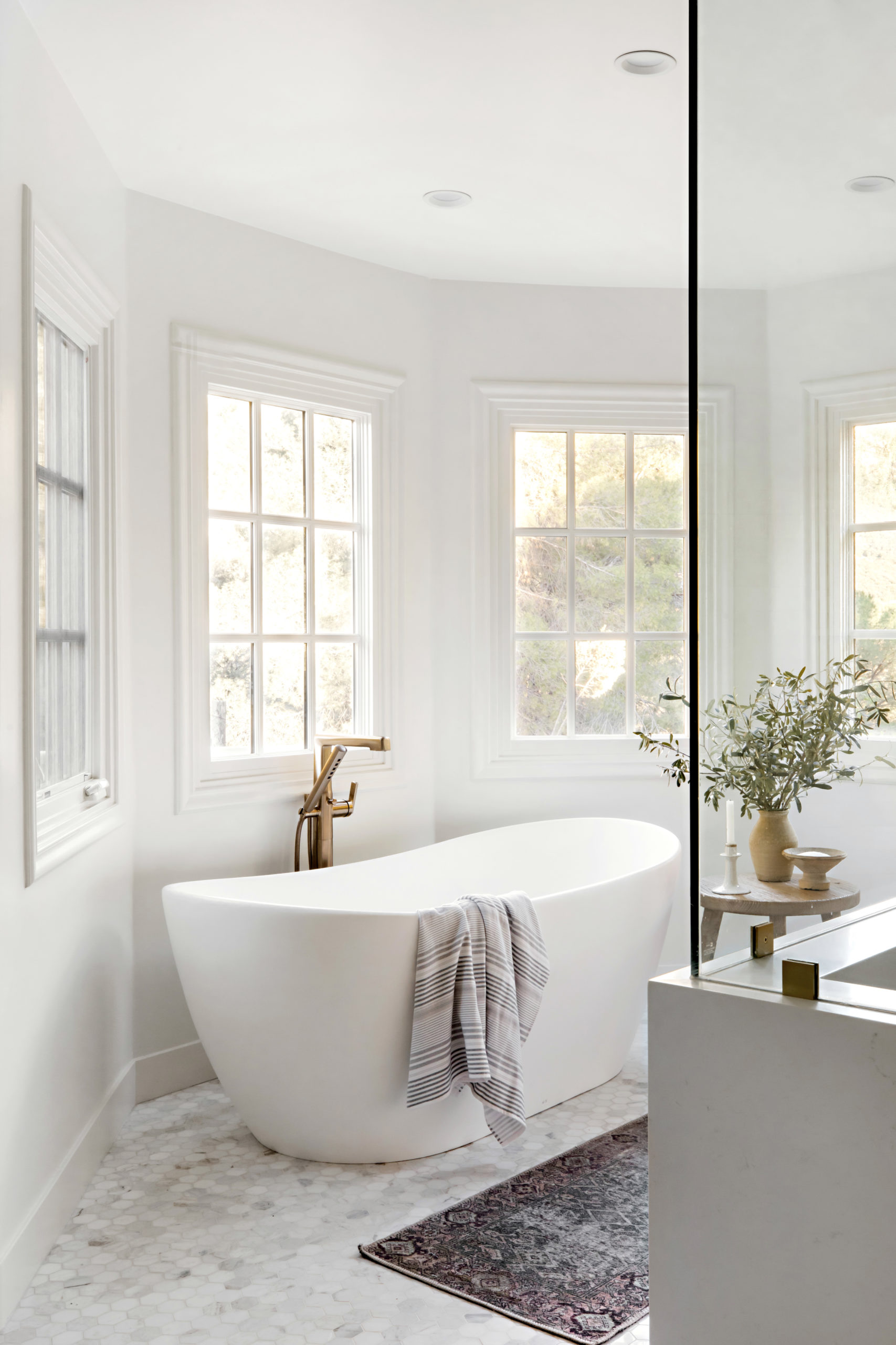 Four Point Design Build - NAPA CHIC MEETS HAMPTONS FARMHOUSE