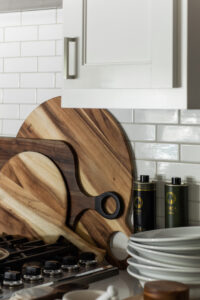 XL ROUND ACACIA WOOD CUTTING BOARD - Image 2