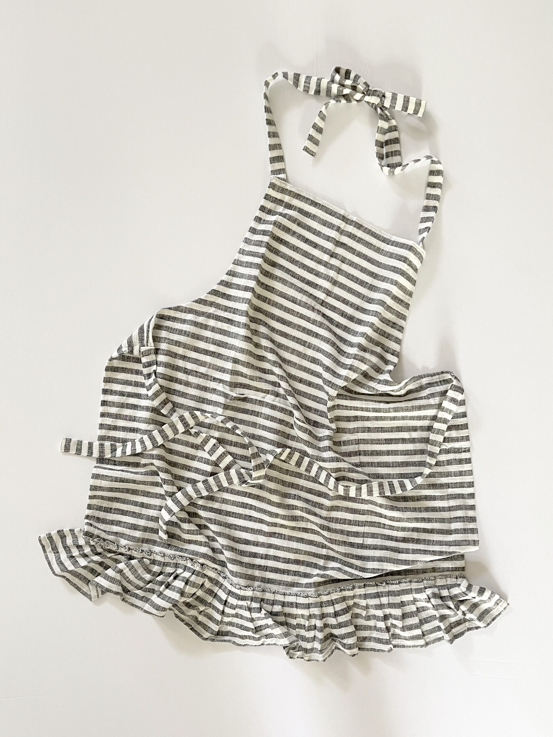 Set of Two Cotton Striped Tea Towels with Ruffle - Image 4