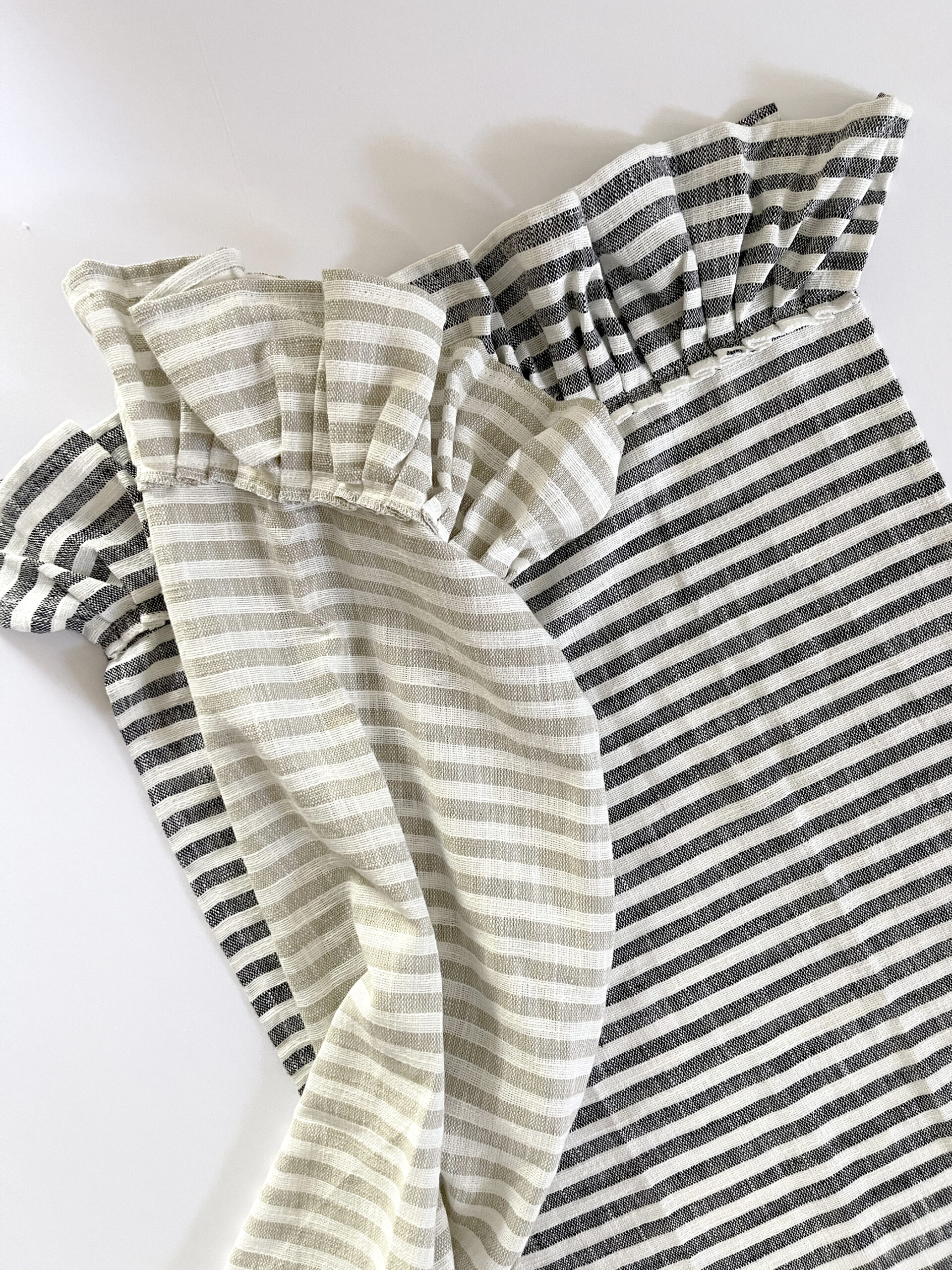 Set of Two Cotton Striped Tea Towels with Ruffle - Image 3