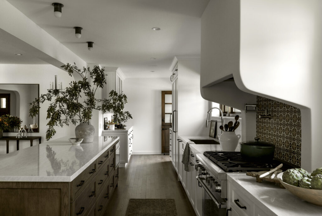 Four Point Design Build - A COZY 1930’S SPANISH BUNGALOW