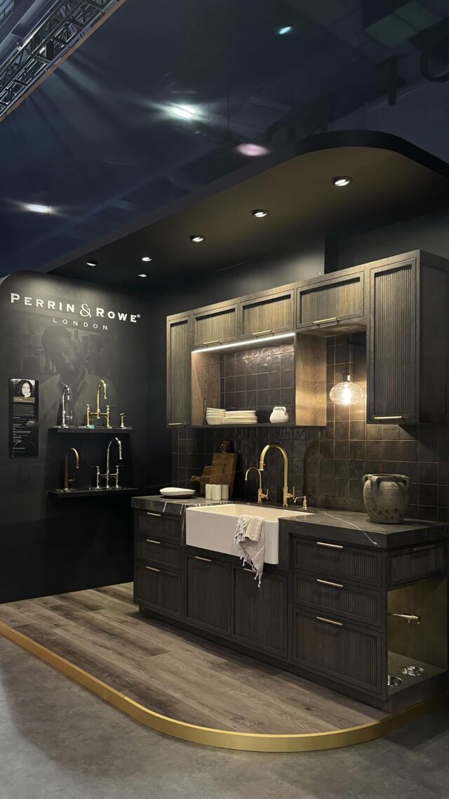 Made it to Vegas and day one is done at @kbis_official ✔️ Checked in on the @houseofrohl booth, and our kitchen vignette, and man, it is GORGEOUS.

Stay tuned for more!

#kbis #kitchenandbathdesign #kitchenandbathdesigner #kitchendesignideas