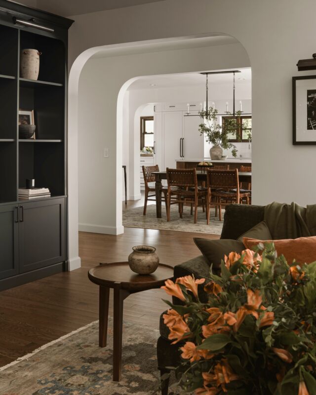 Dreaming of Fall while lingering in the last of the cozy chilly mornings as we head into the Summer — and nothing speaks to cozy better than deep earthy tones and warm soft natural textures! 

Now is the perfect time to refresh YOUR space just in time for Fall.  Book your 1:1 virtual consultation and let’s get those cozy vibes into your space. Link in Bio and let’s get started. 

Interior Architecture and Design - Build @4ptdesignbuild | Photography @public311design 

#moodyinteriors #interiordesign #spanishbungalow #cleanfreshmodern #interiorsforrealliving #fallforever #cozyvibes #designstudio #4ptclientspanishbungalowfortwoplease #californiainteriors #losangeles #calabasas #westlakevillage